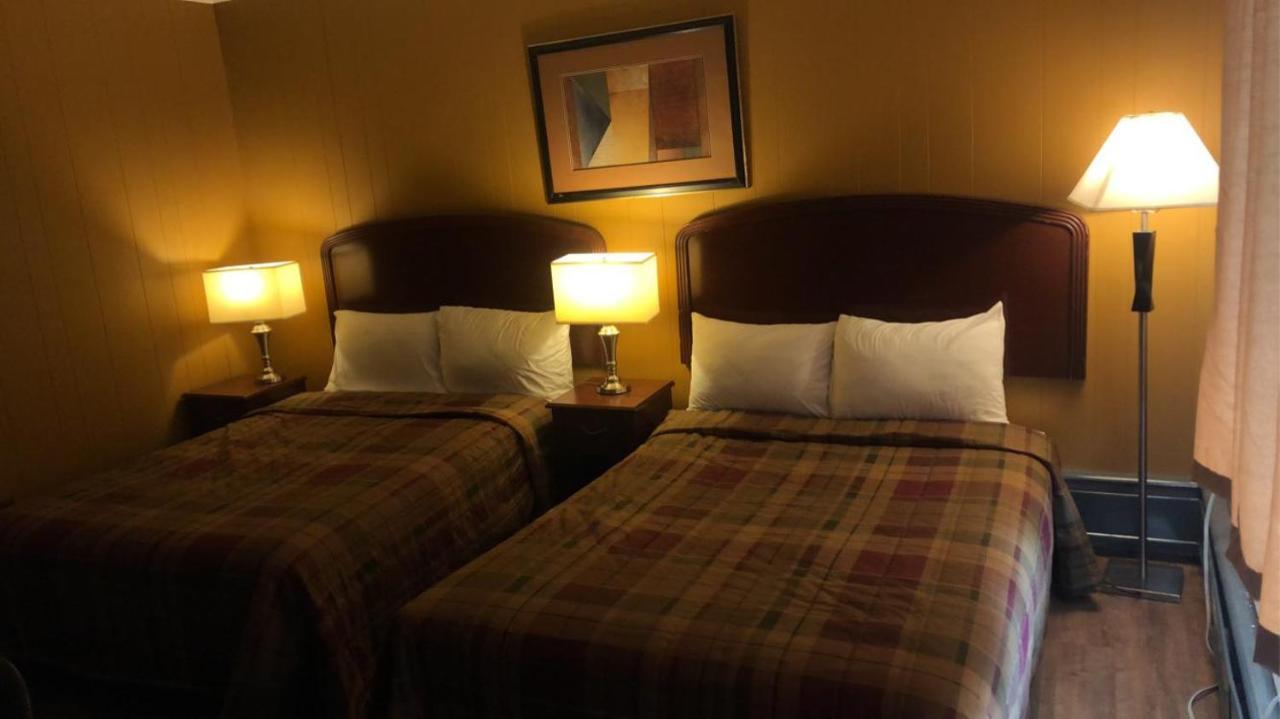 Moose Motel Smooth Rock Falls Buitenkant foto